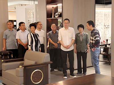 施振宇院长莅临PG征途国际公司生产基地参观工厂指导工作